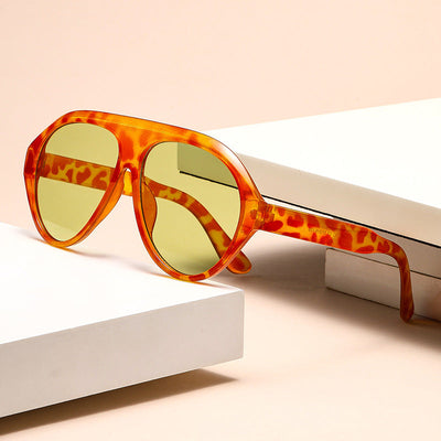 Clarence™ RetroWave